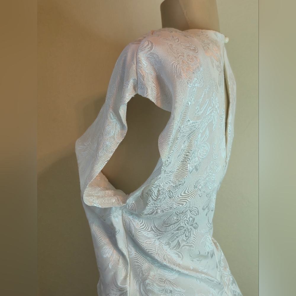 Chic White Patterned Midi Dress - image 4